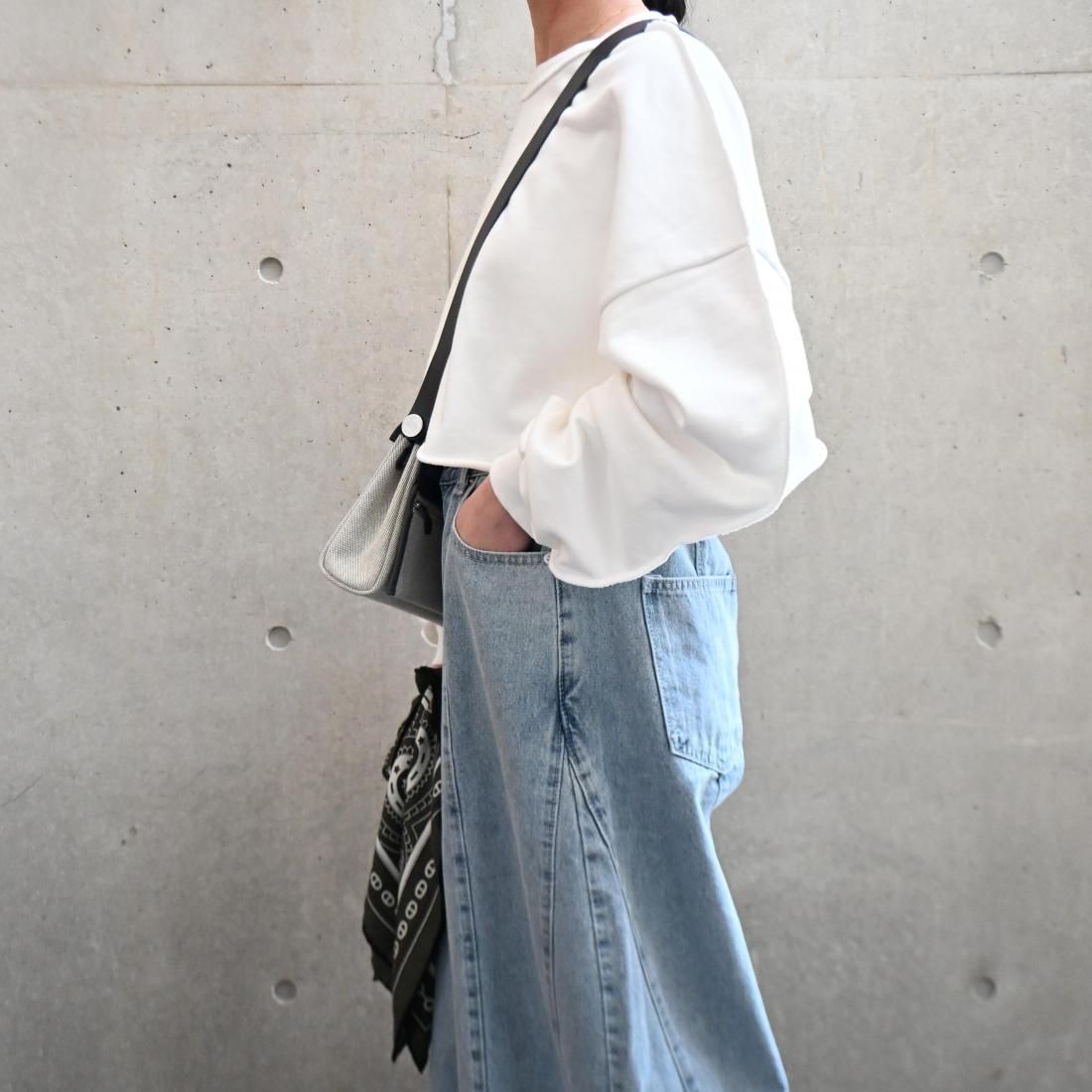 Cropped sweat top