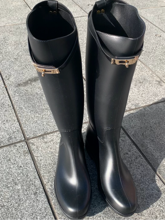 Belt rain boots