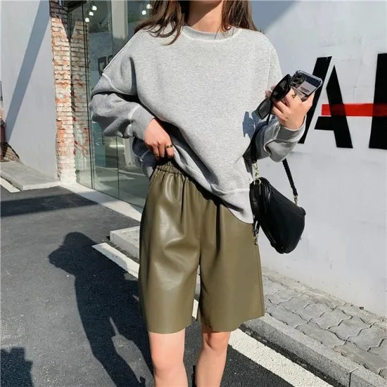 Fake leather short pants