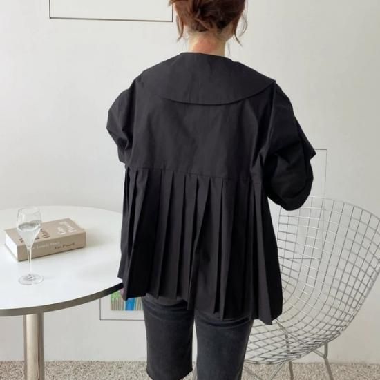 Back pleat blouse