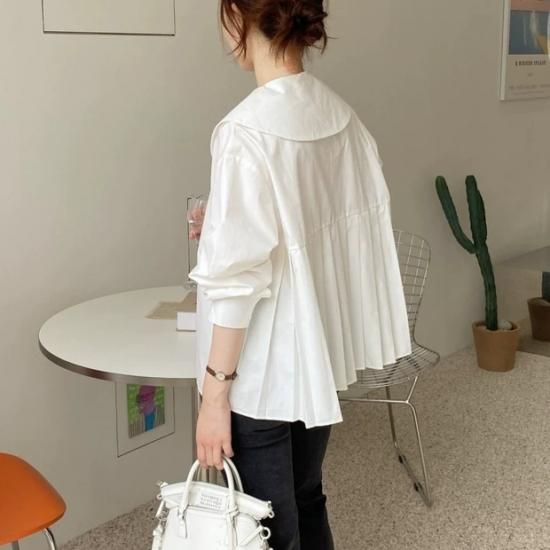 Back pleat blouse