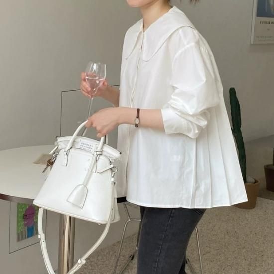 Back pleat blouse