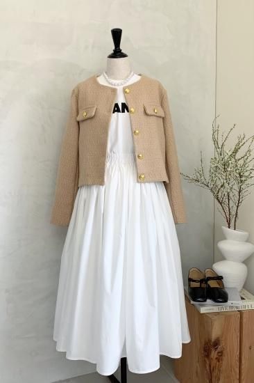 ロゴTと合わせて上品なスタイリングに