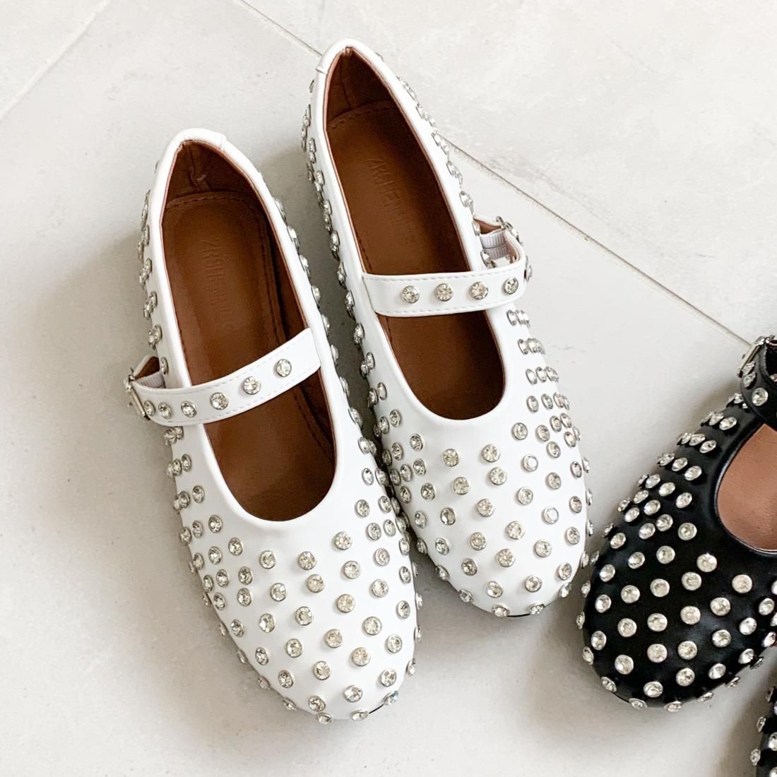 Studs flat shoes