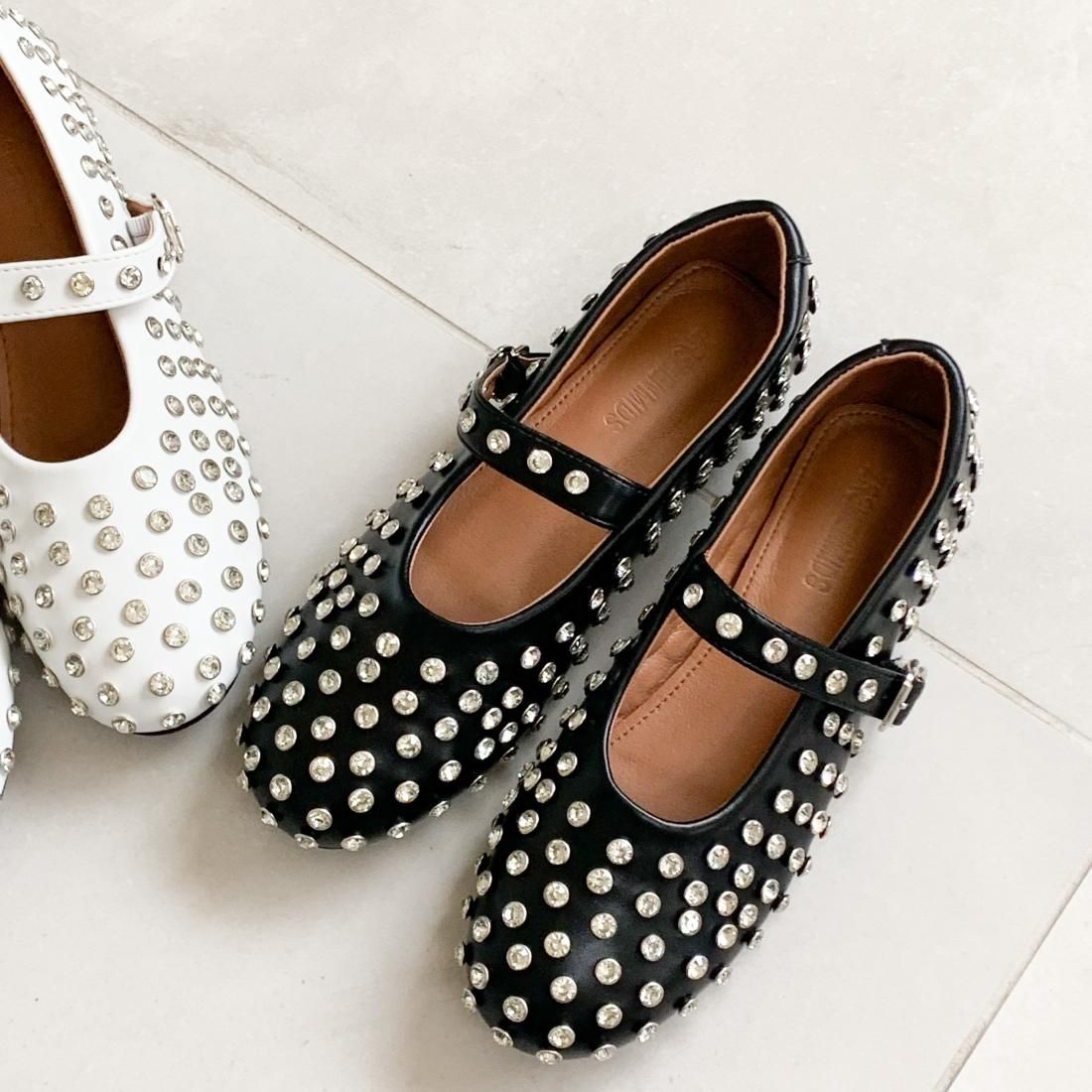Studs flat shoes
