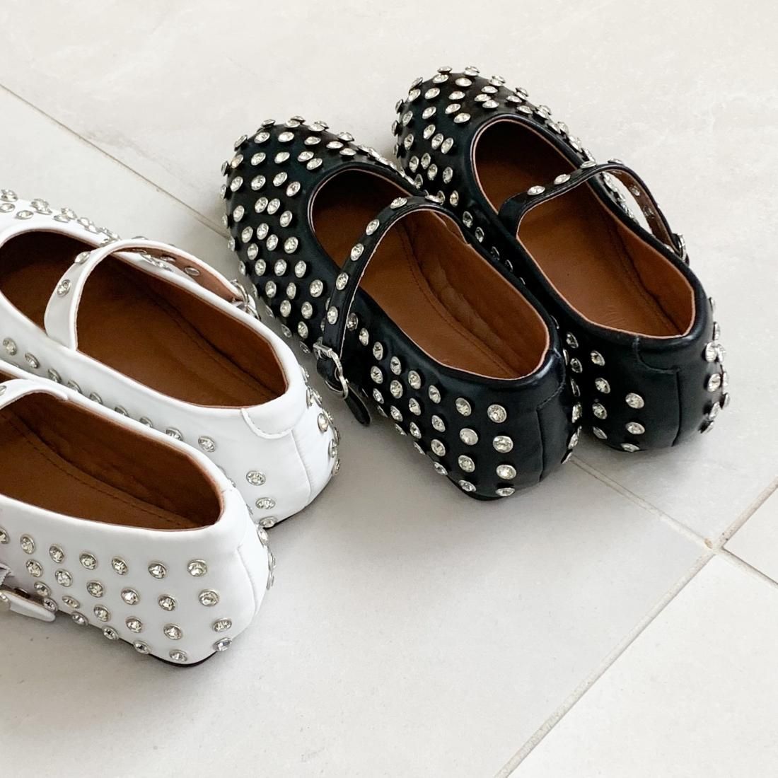 Studs flat shoes