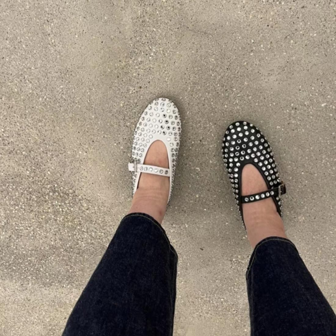 Studs flat shoes