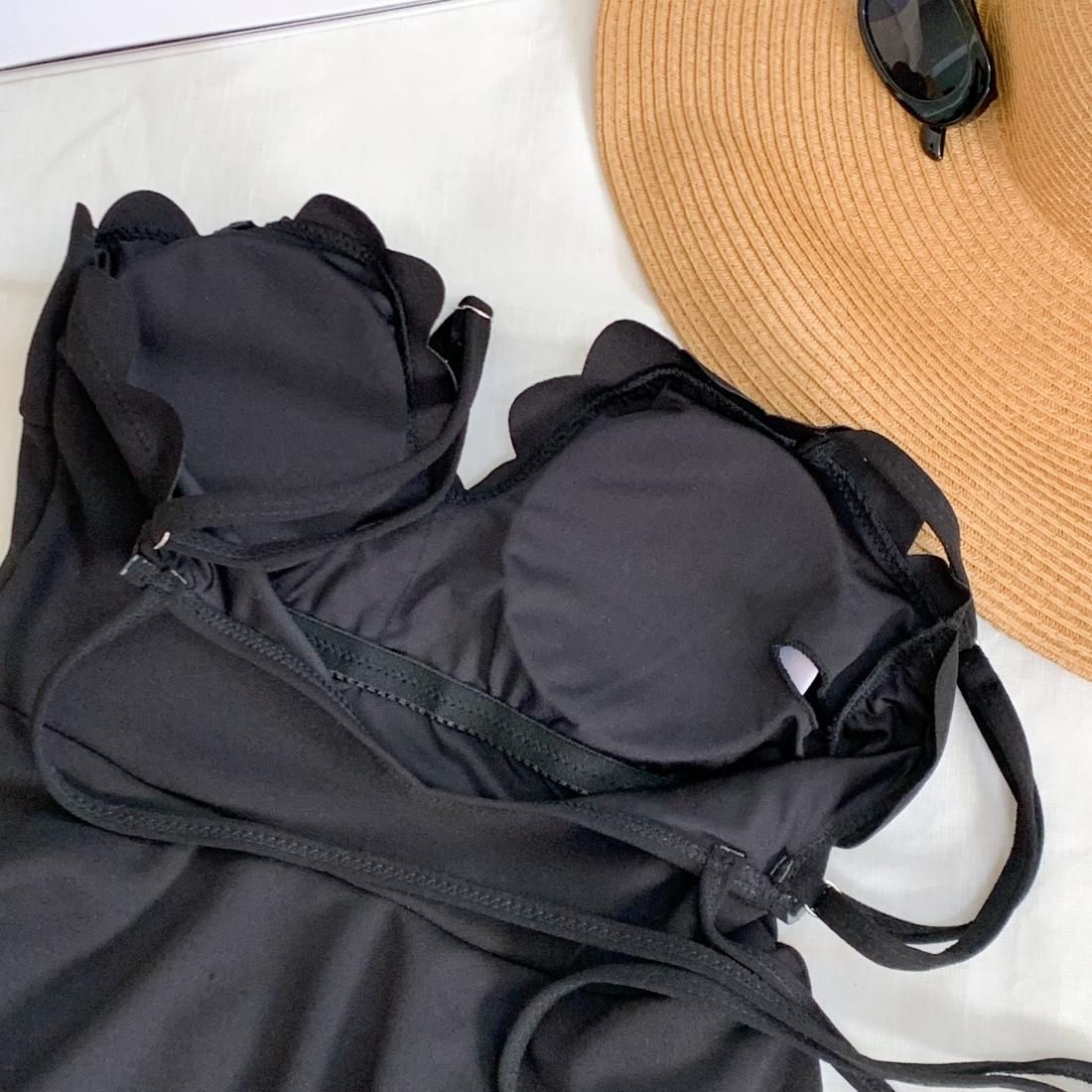 Scallop one-piece