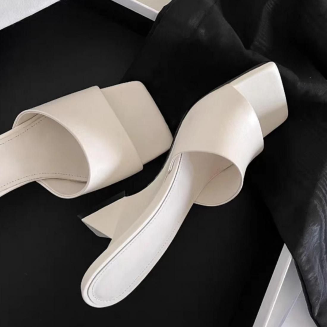 Edge curve sandals