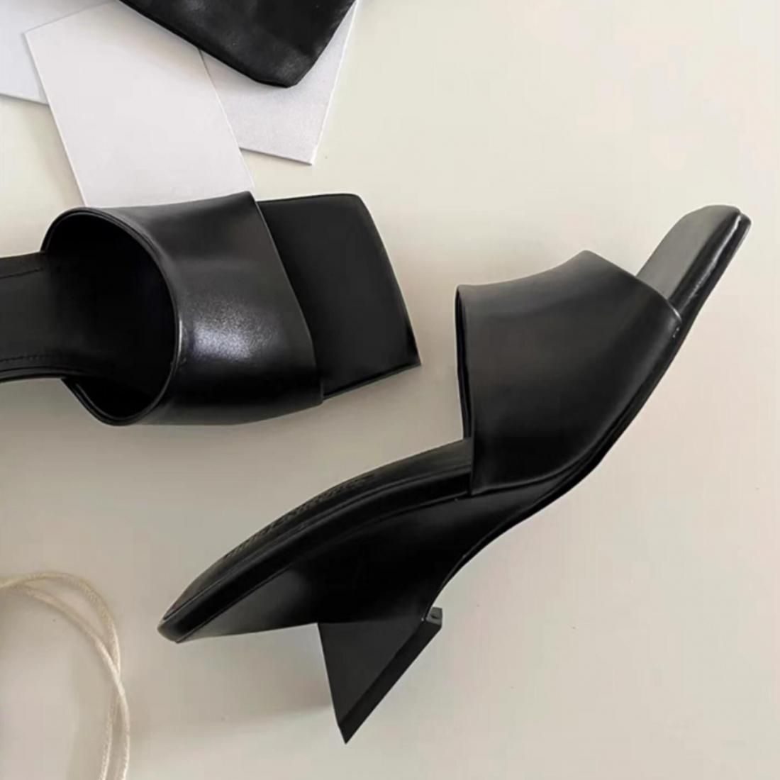 Edge curve sandals