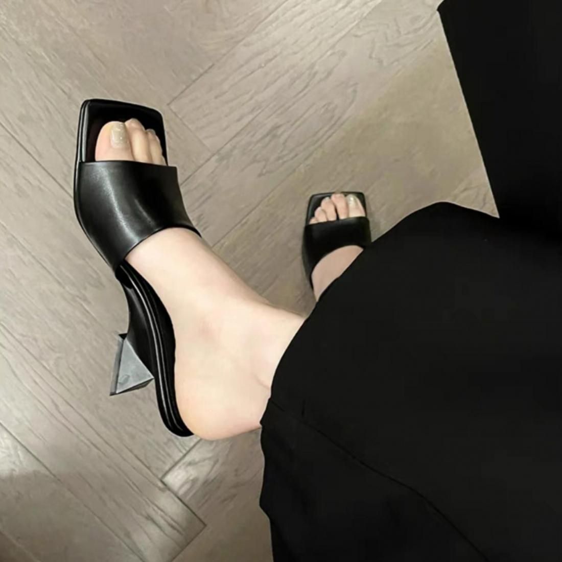 Edge curve sandals