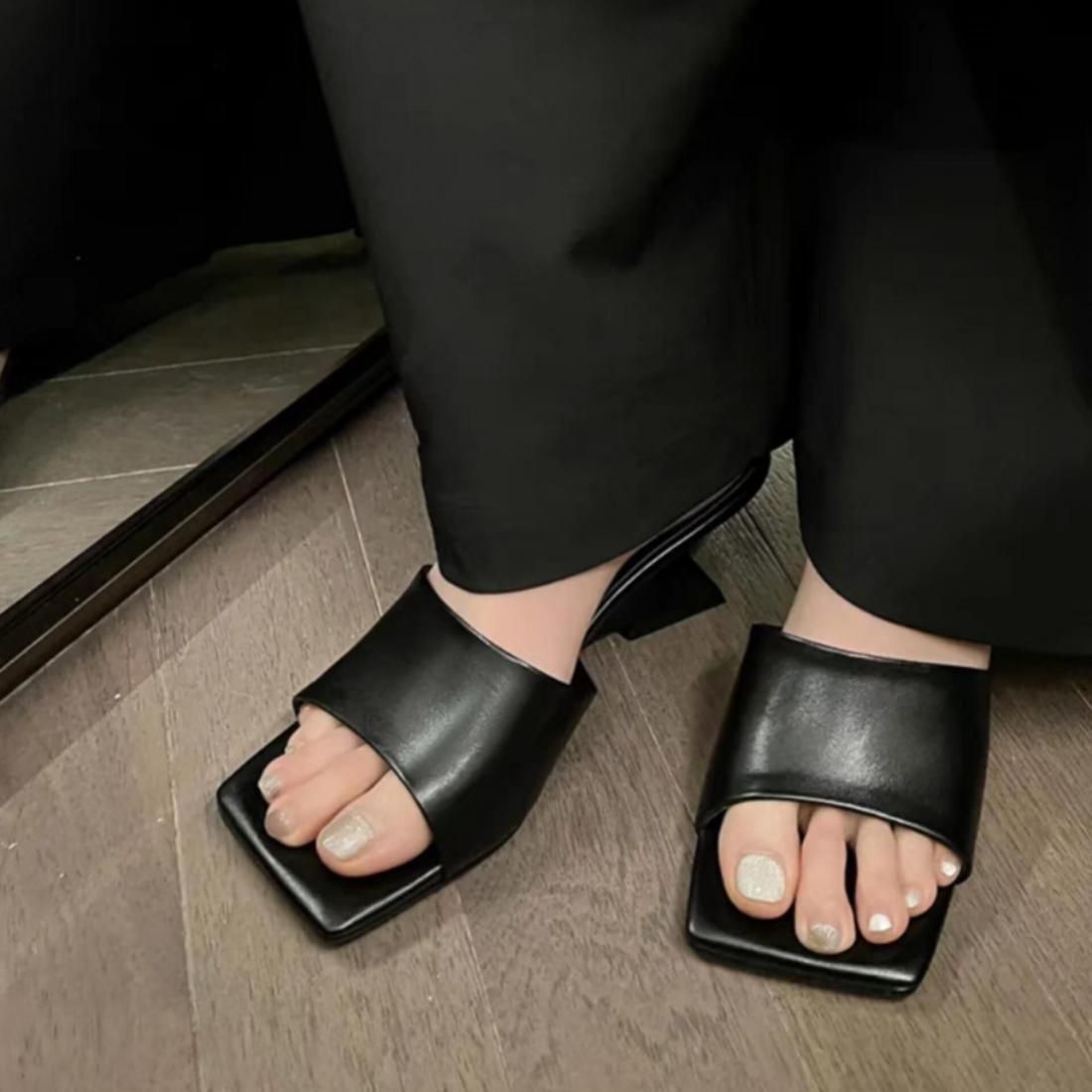 Edge curve sandals