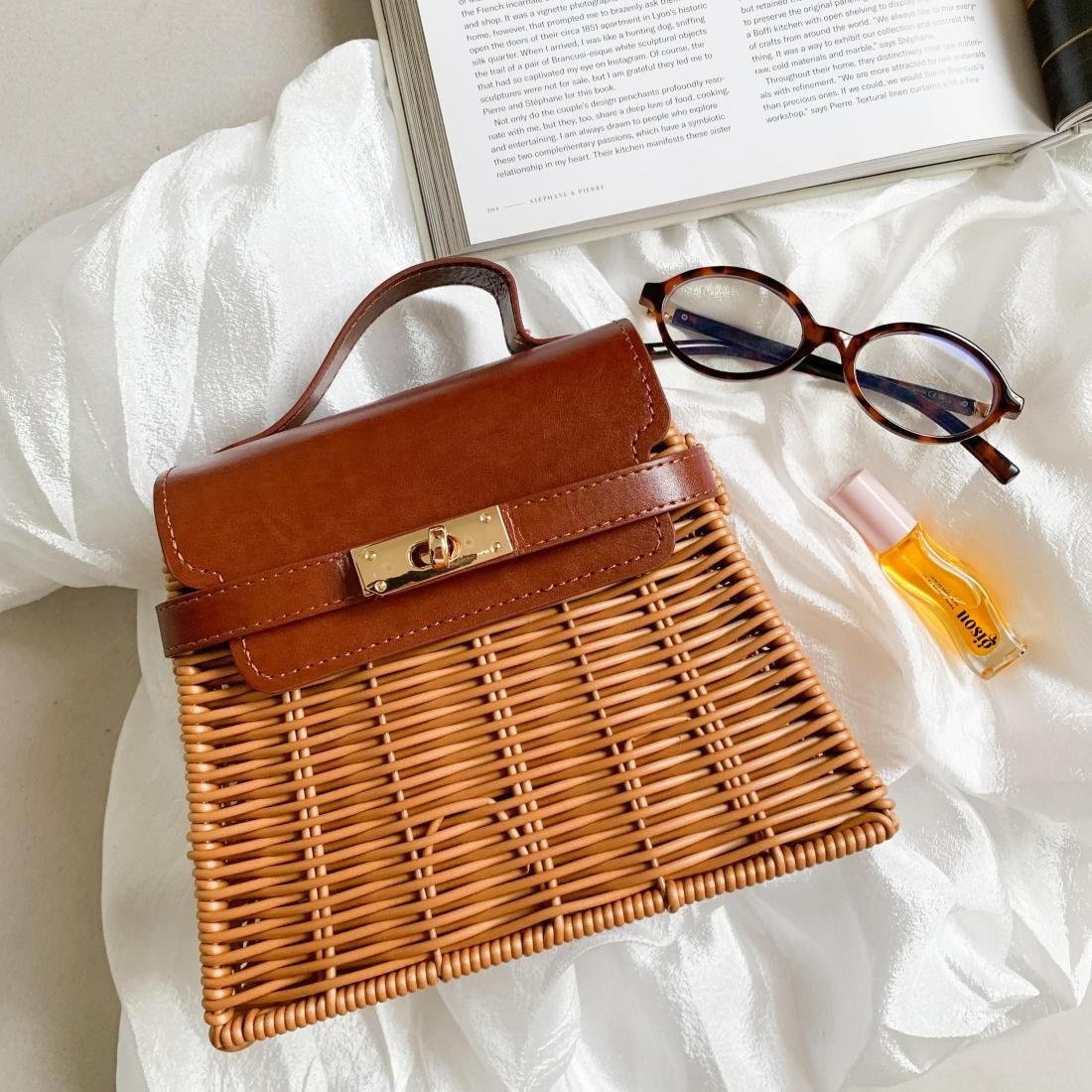 Classic basket bag