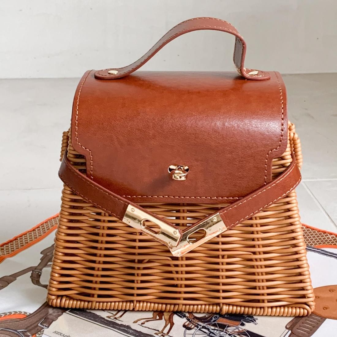 Classic basket bag