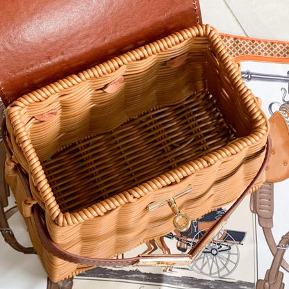 Classic basket bag
