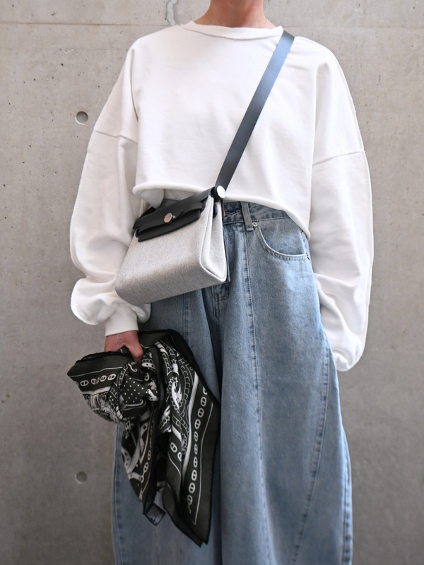 Cropped sweat top