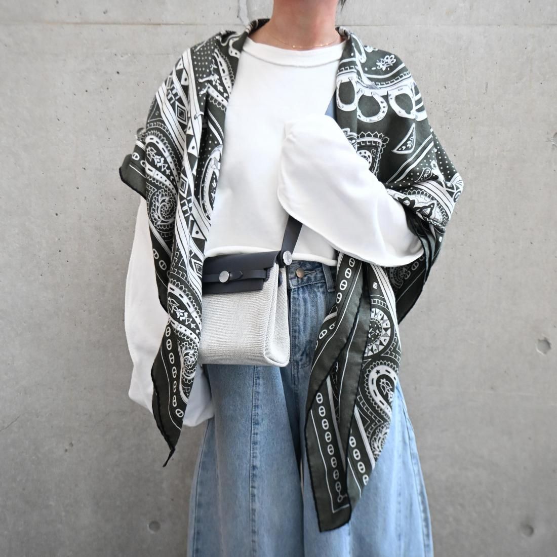 Cropped sweat top