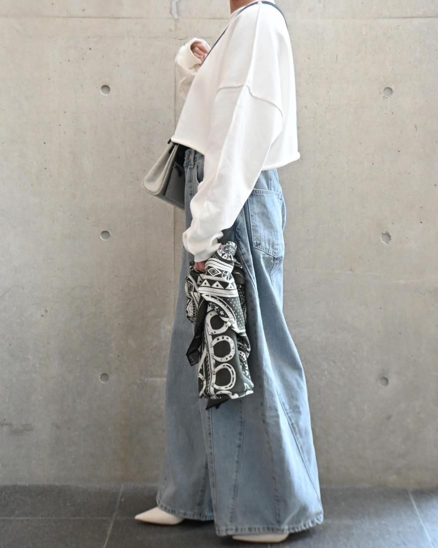 Cropped sweat top