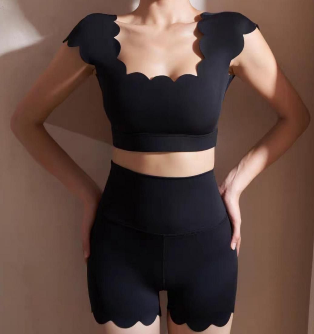 Scallop sports bra 