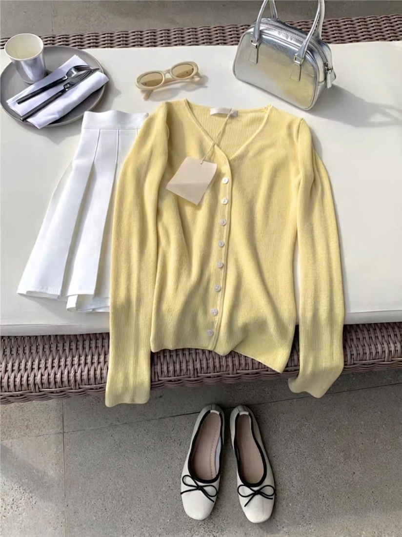 Soft V-neck cardigan