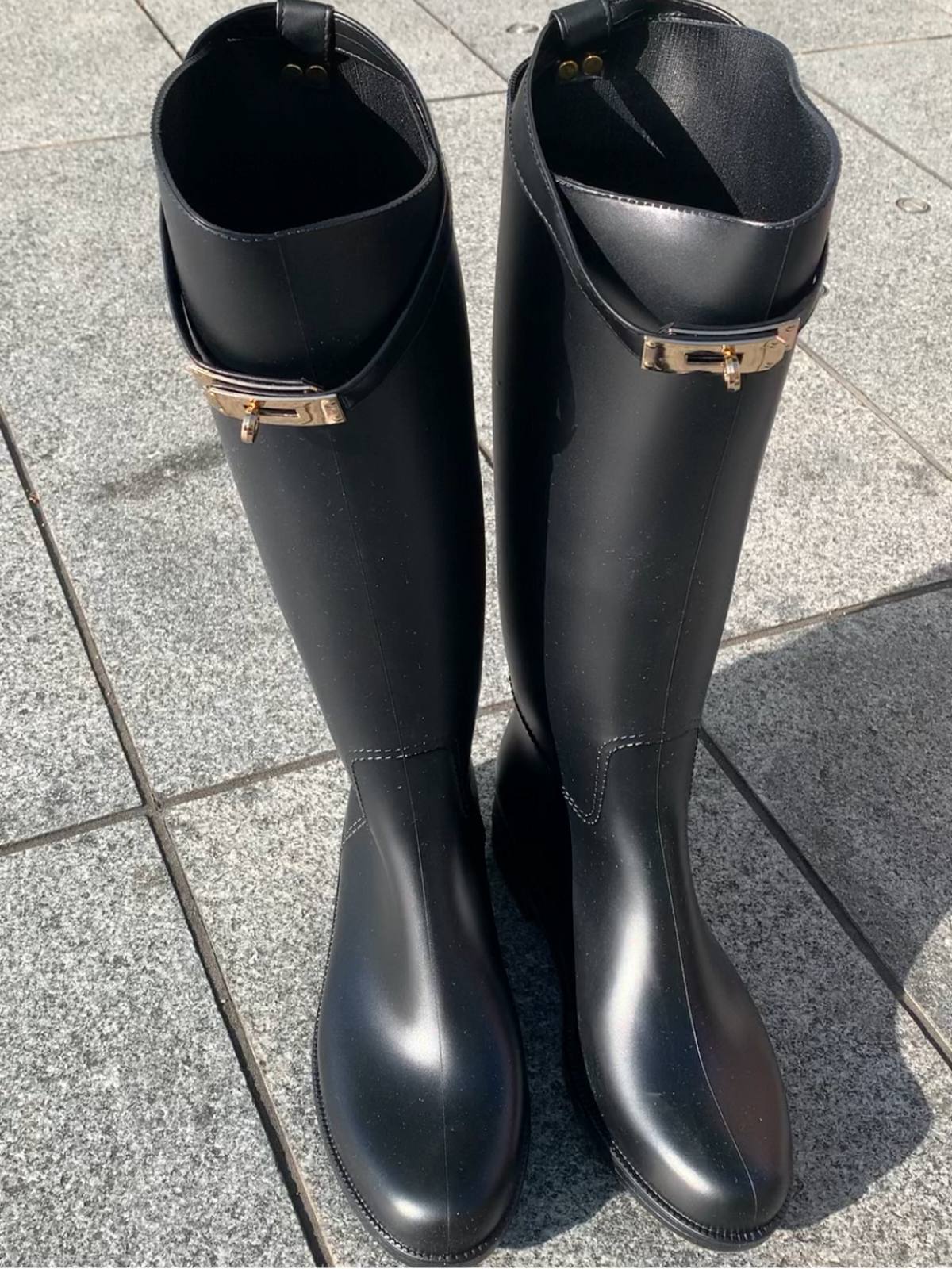 Belt rain boots