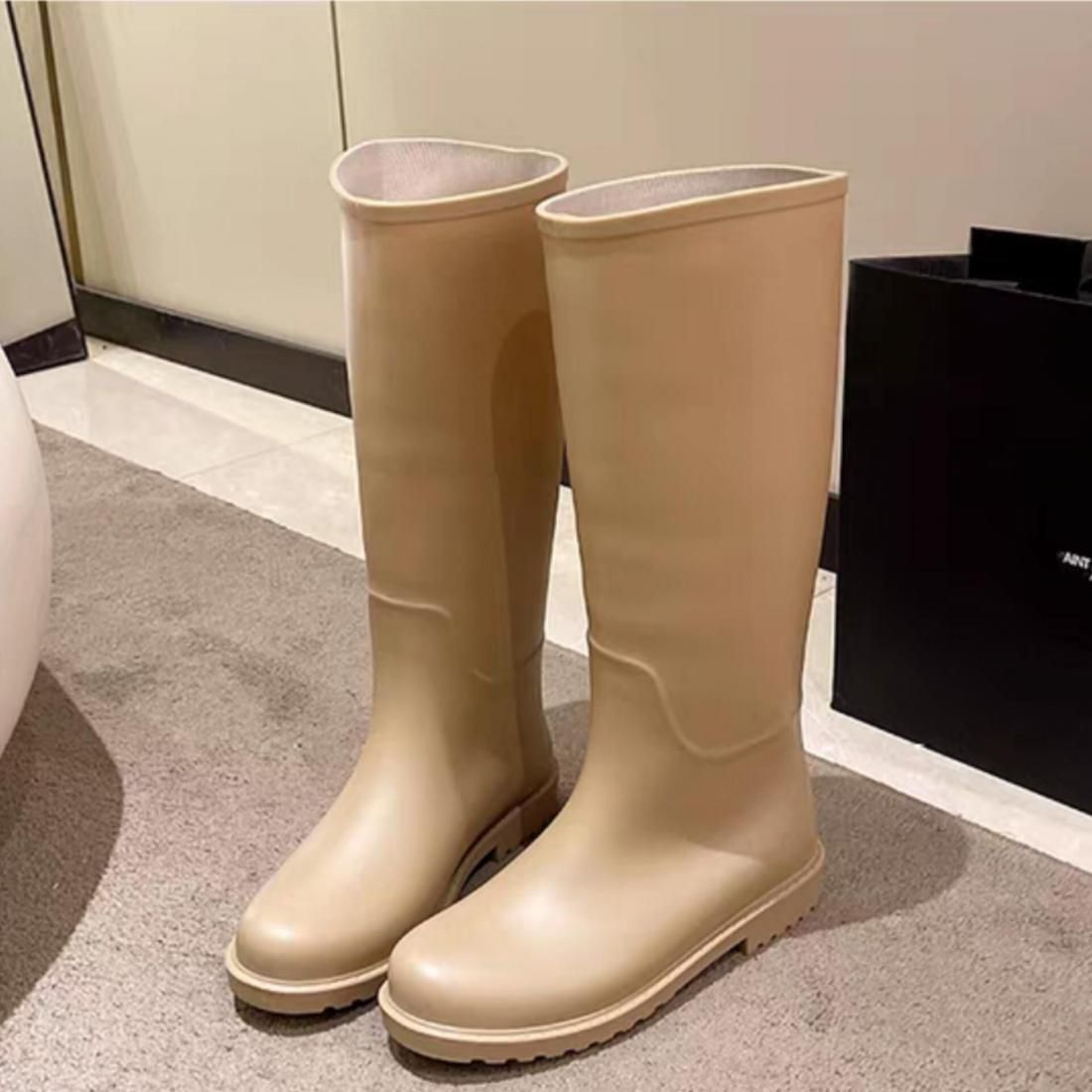 Basic rain boots