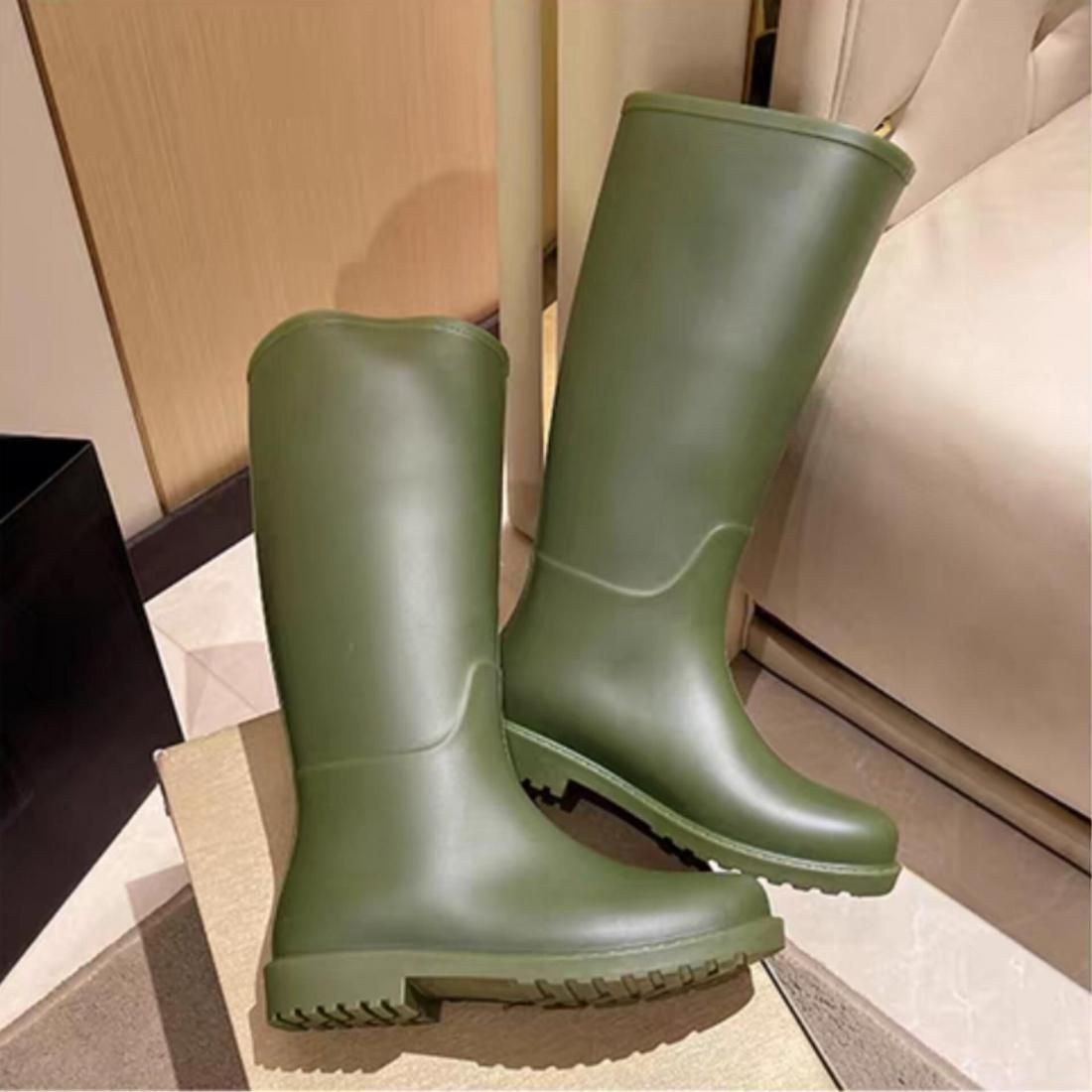 Basic rain boots