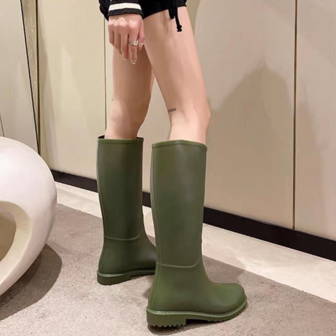 Basic rain boots