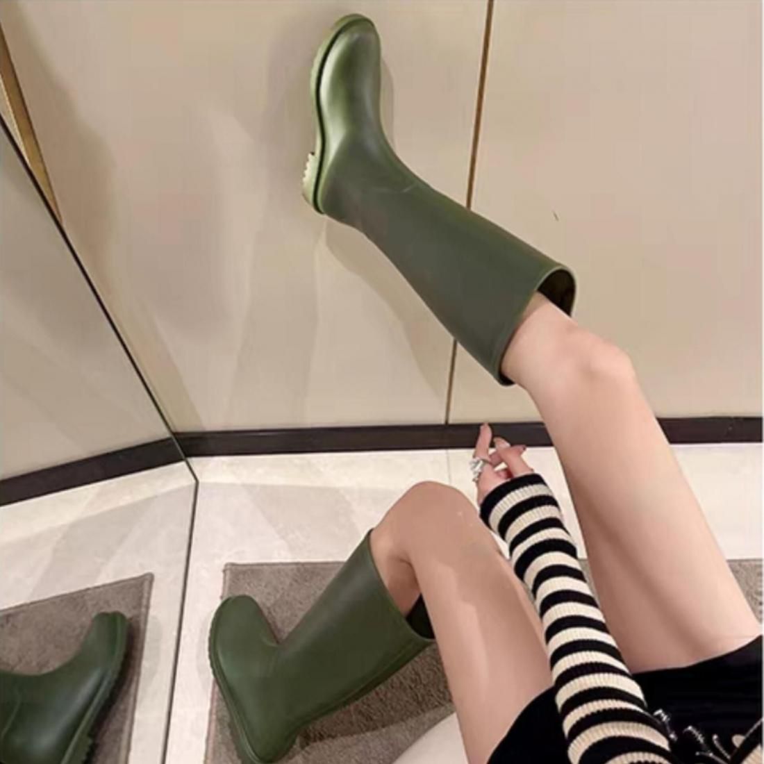 Basic rain boots
