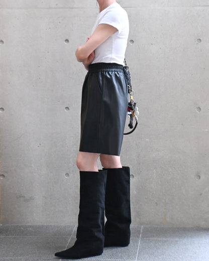 Fake leather short pants