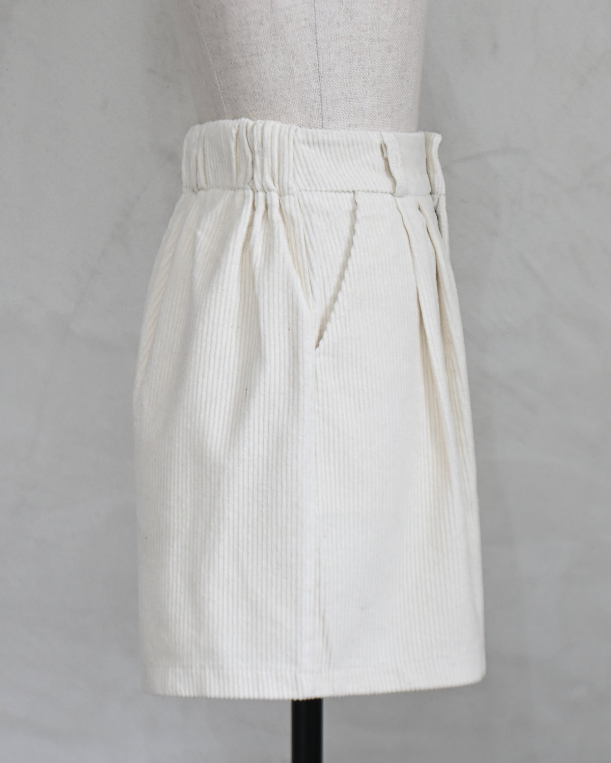 Corduroy Tuck Half Pants
