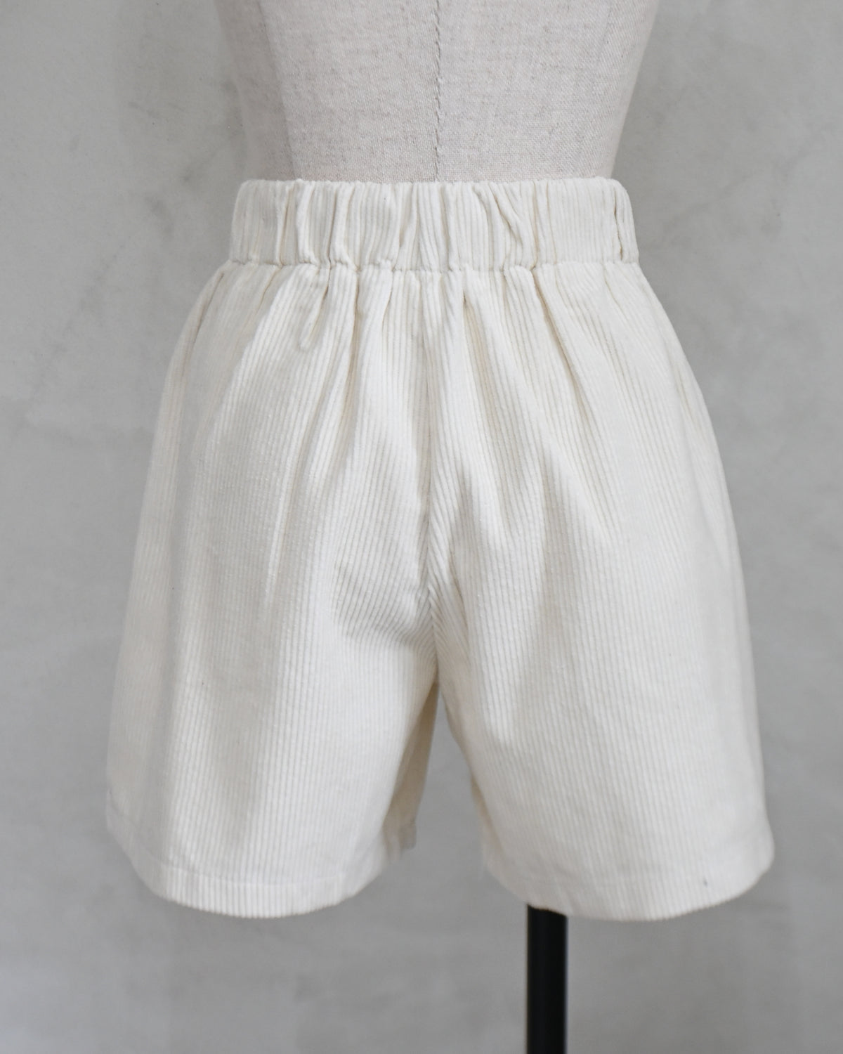 Corduroy Tuck Half Pants